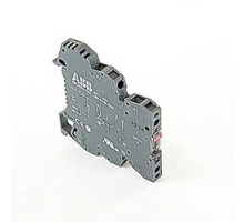 ABB  1SNA645034R2300   R600, 12 mm wide, 5 V DC interface relay module with screw clamp connections and a 0.01-6 amp rated SPDT relay output with LED indicator