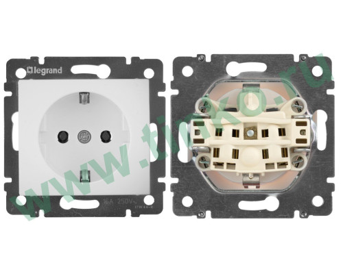 Socket Valena 2К+3 10/16А with shutters, white (774421)