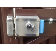 Mounting and Connecting Surface-Mounted Locks on Metal Doors