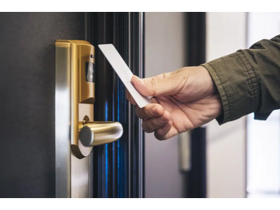 Access Control Systems for Rooms: Networked vs. Autonomous Systems