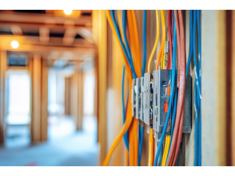 Selecting Safe and Efficient Wiring Systems for a Private House