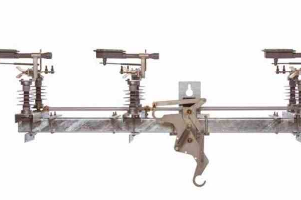 Overhead Load Break Switch, 900 Amp, 38000V 3PH AC, 3-Pole 3-Wire, Pole Mount, Service Entrance Rated