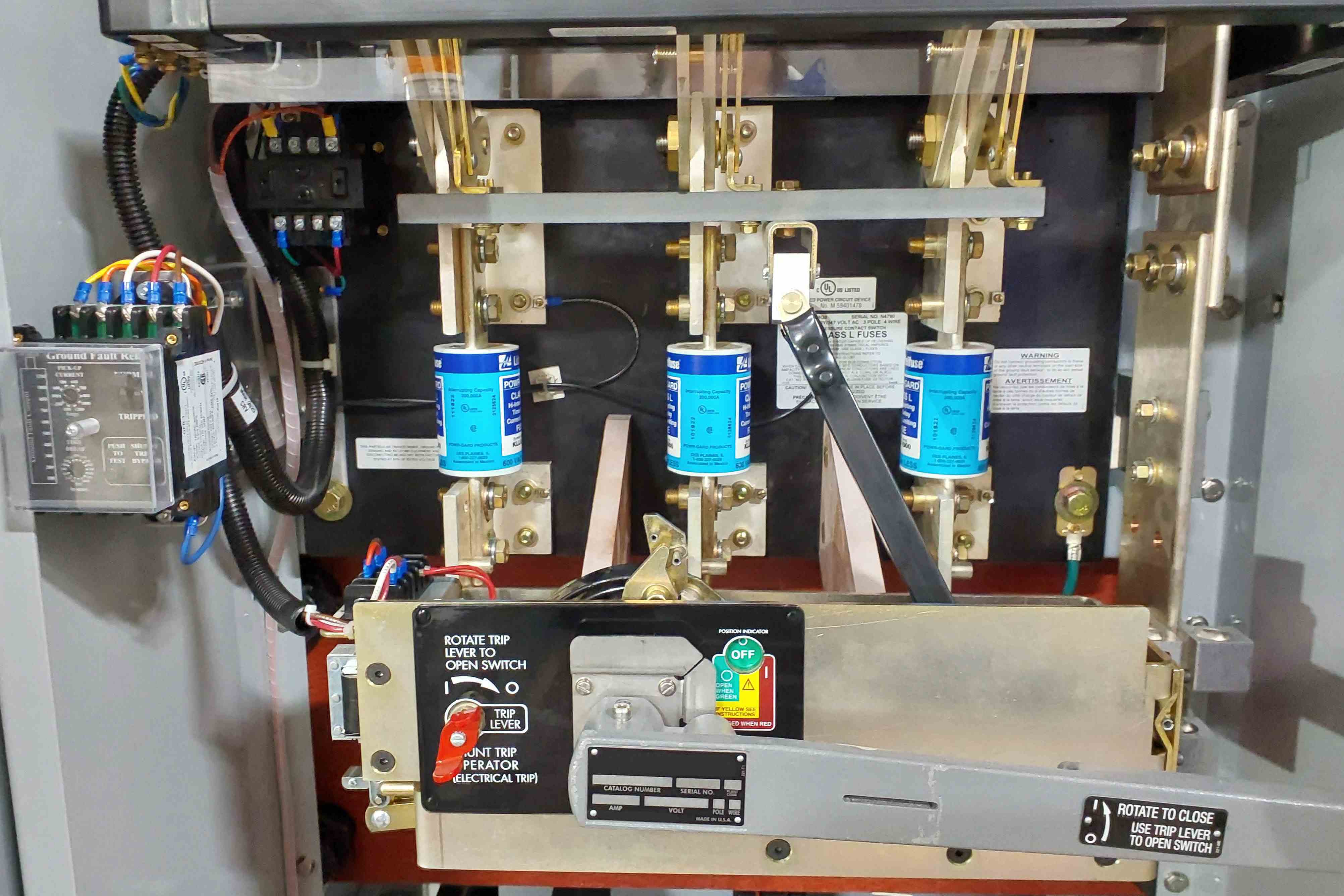 Fused Medium Voltage Disconnect Switch, 400 Amp, 4160V 3PH AC, 3-Pole 4-Wire, (3) Current Limiting Fuses, NEMA 3R