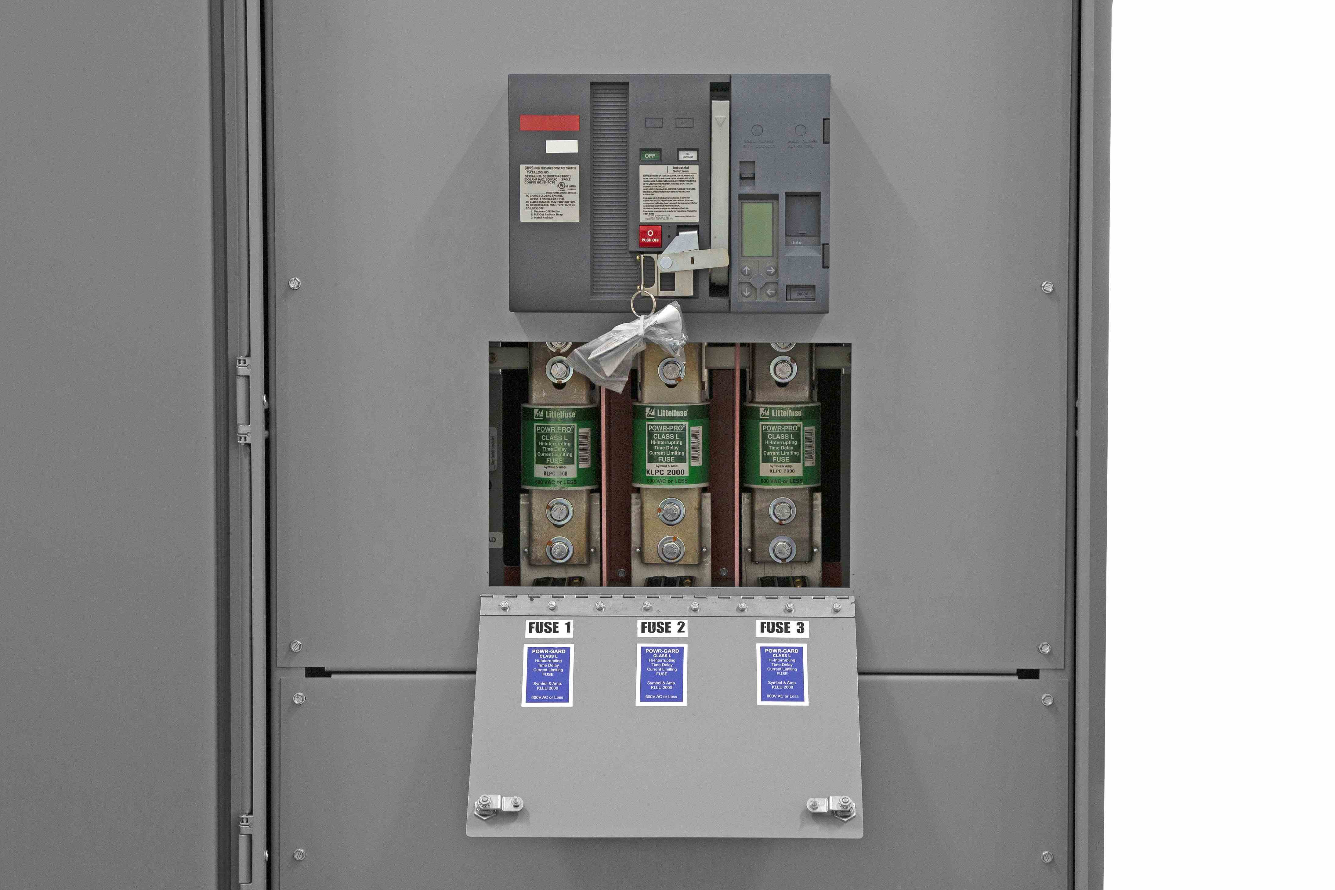 Gang Operate Air Break Switch, 600 Amp, 35KV AC, 3-Pole 4-Wire, Vertical mounted, NEMA 3R
